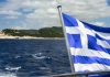 řecká vlajka na lodi